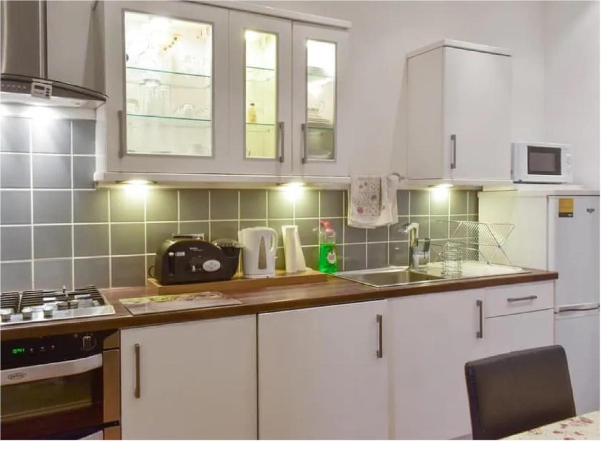 1 Bed In The Outskirts Of Edinburgh, Free Wifi & Street Parking, Self-Catering Lejlighed Broxburn Eksteriør billede