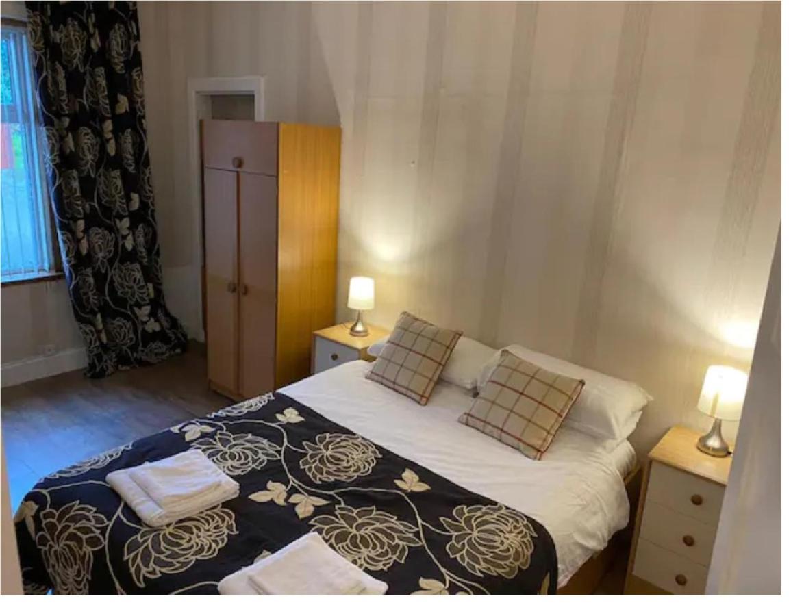 1 Bed In The Outskirts Of Edinburgh, Free Wifi & Street Parking, Self-Catering Lejlighed Broxburn Eksteriør billede