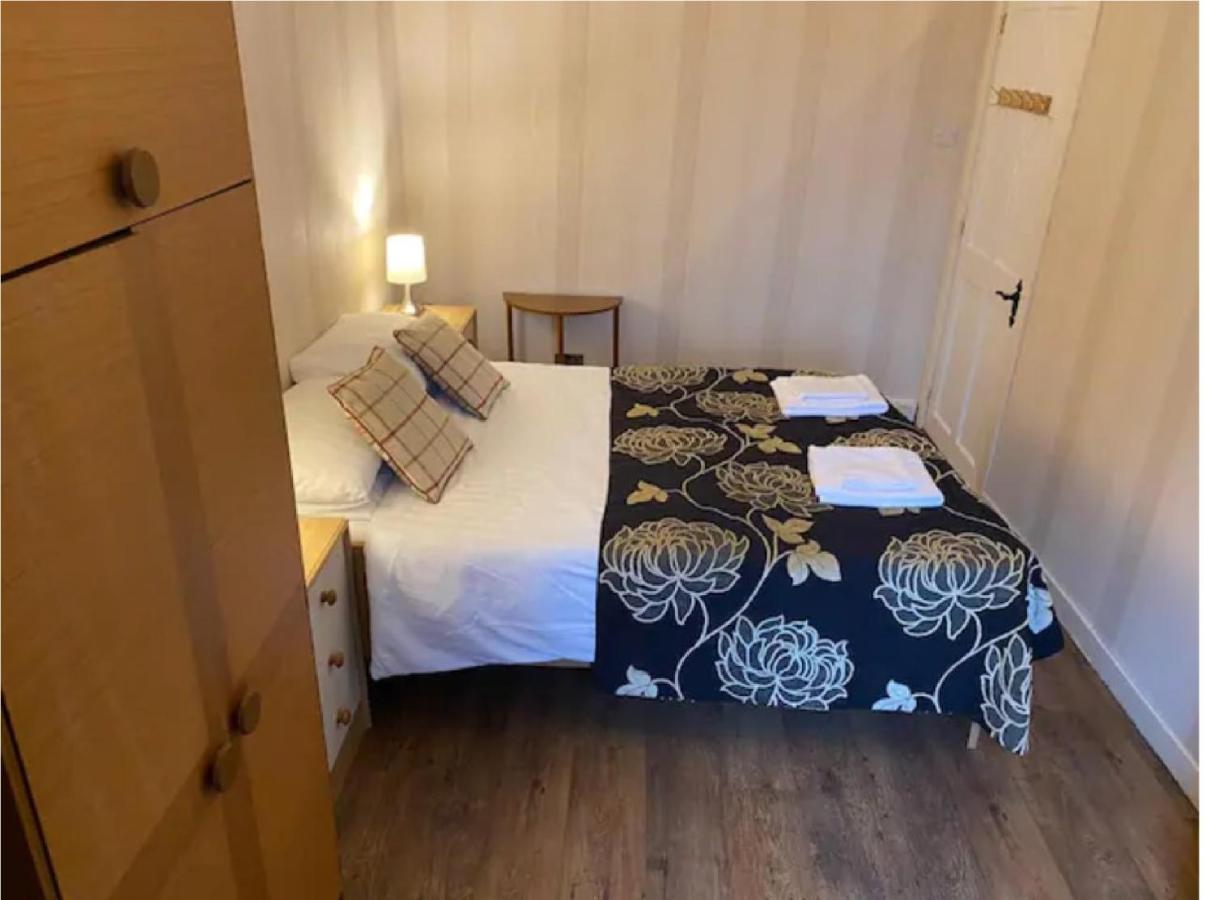 1 Bed In The Outskirts Of Edinburgh, Free Wifi & Street Parking, Self-Catering Lejlighed Broxburn Eksteriør billede