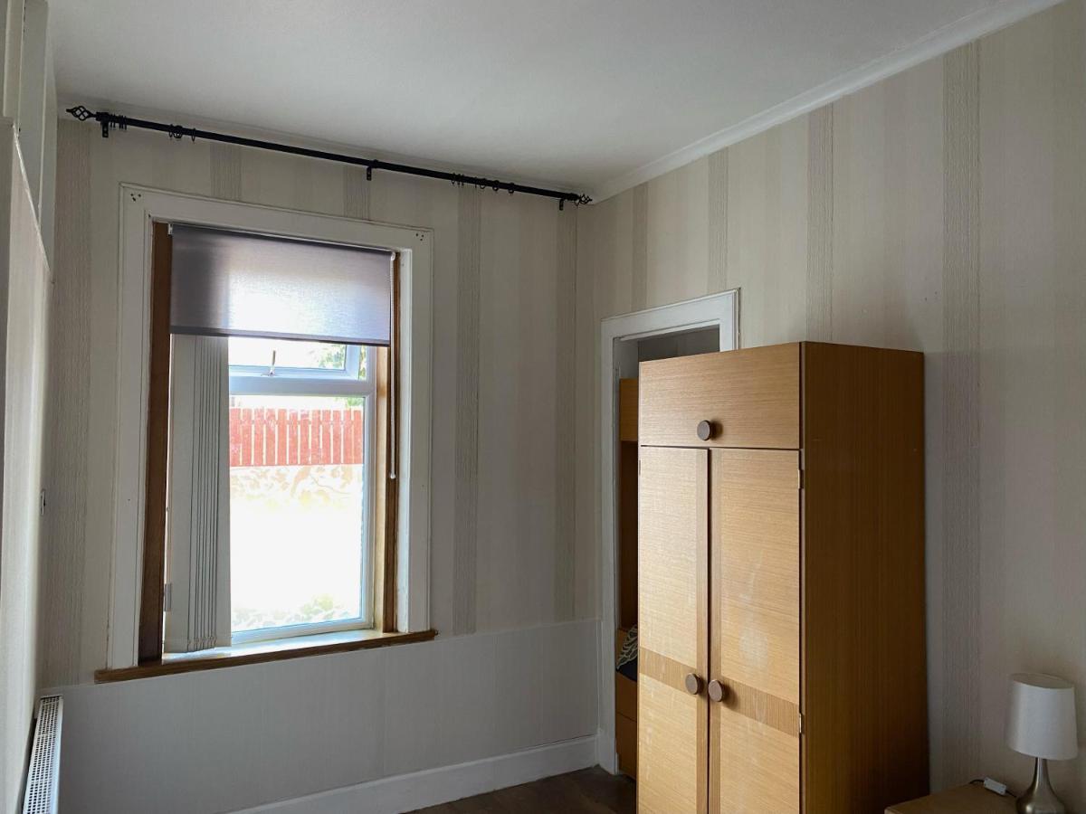 1 Bed In The Outskirts Of Edinburgh, Free Wifi & Street Parking, Self-Catering Lejlighed Broxburn Eksteriør billede