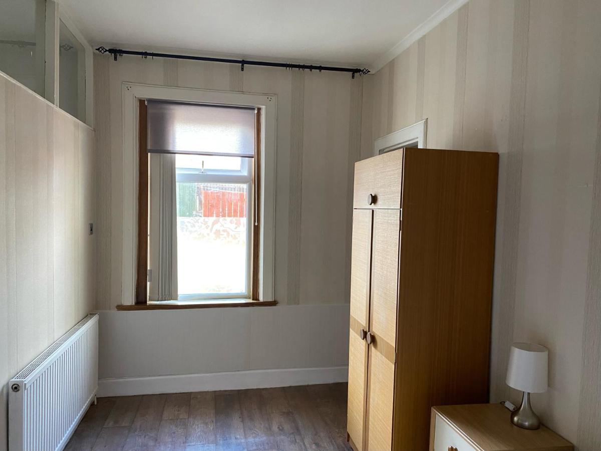1 Bed In The Outskirts Of Edinburgh, Free Wifi & Street Parking, Self-Catering Lejlighed Broxburn Eksteriør billede