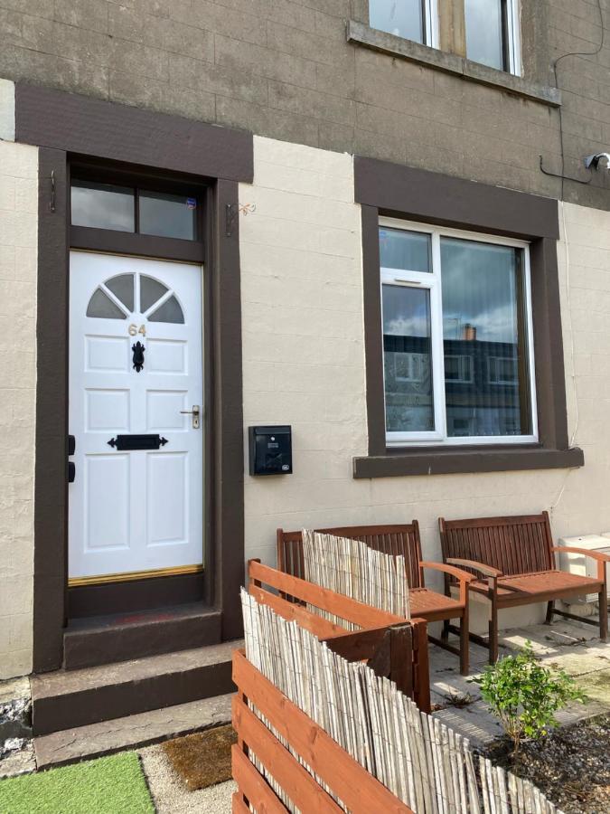 1 Bed In The Outskirts Of Edinburgh, Free Wifi & Street Parking, Self-Catering Lejlighed Broxburn Eksteriør billede